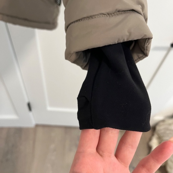 Aritzia/TNA: Super Puff, Taupe, Size XS/S - Picture 10 of 12